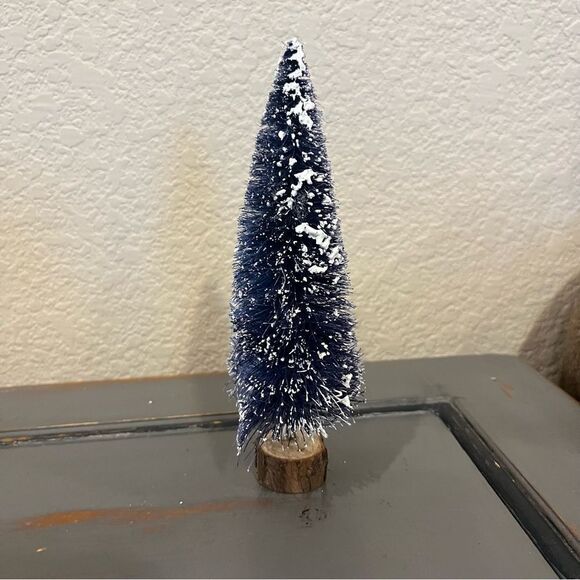 Vintage Pair of Flocked Bottlebrush Christmas Trees Blue & White - Picture 9 of 12